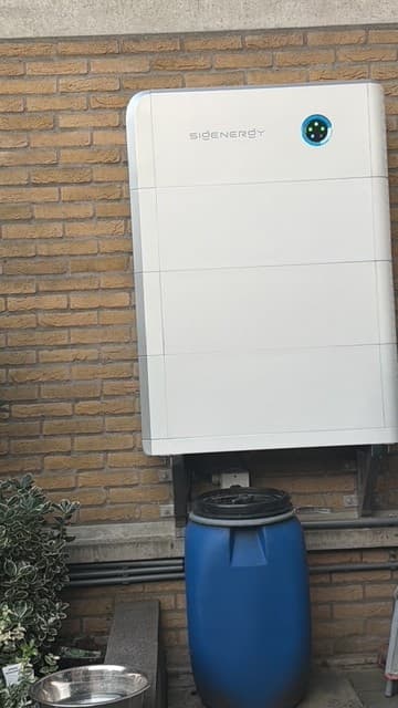 Sigenergy thuisbatterij met maatwerk RVS steun